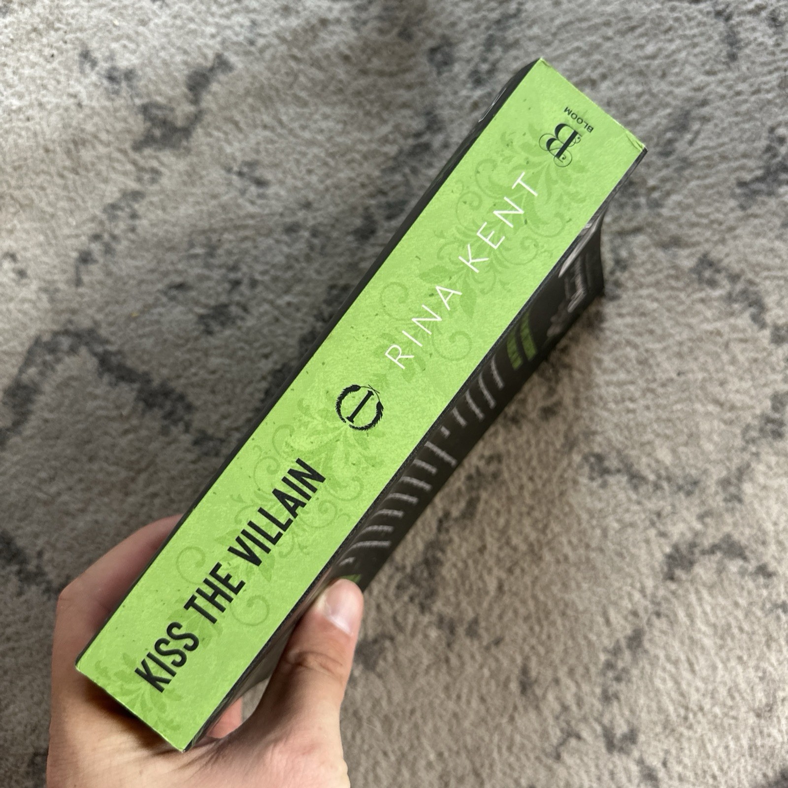 Kiss The Villain By Rina Kent Deluxe Paperback W/ Sprayed Edges