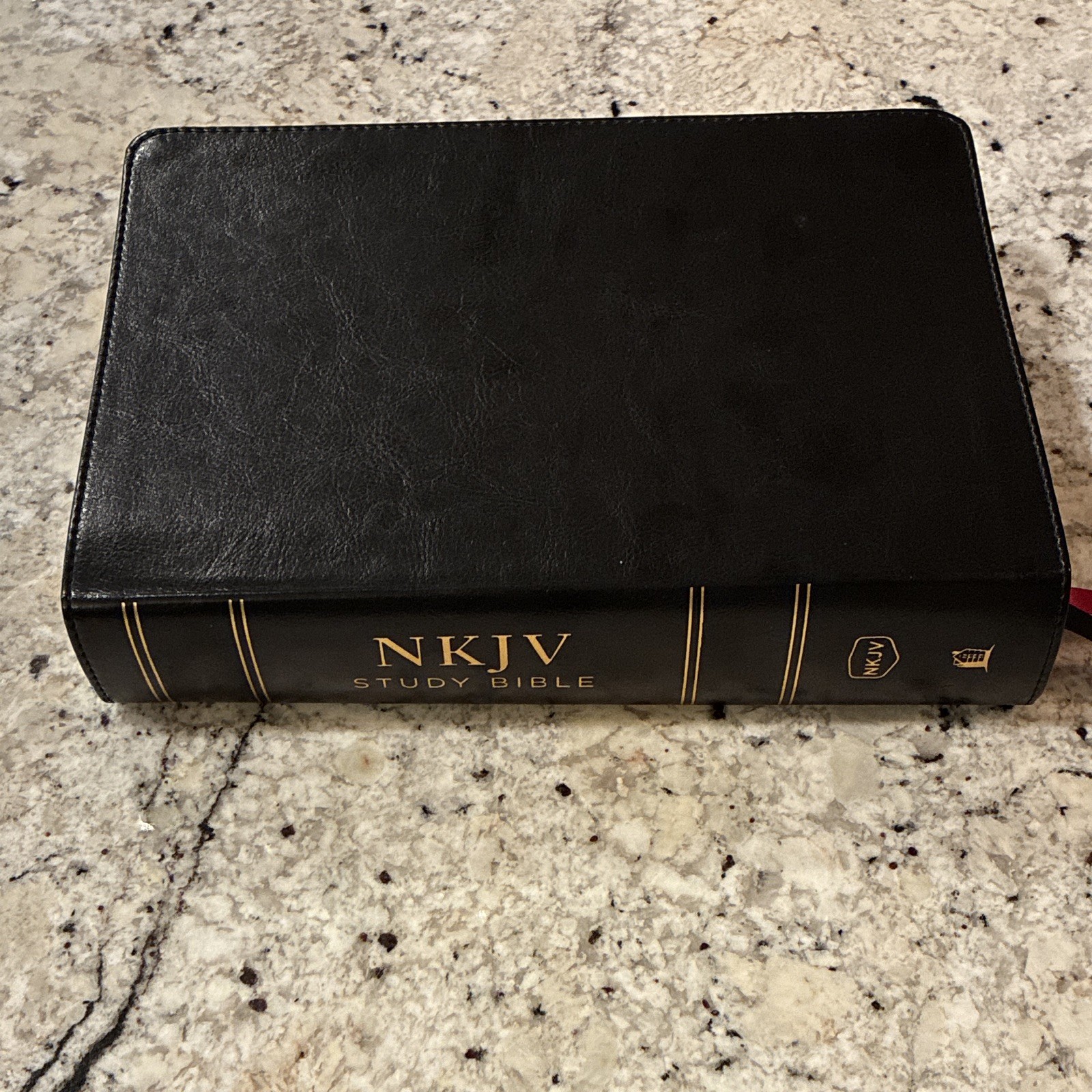NKJV Study Bible – $79.99 Retail – Leathersoft, Black, Full Color – LIKE NEW