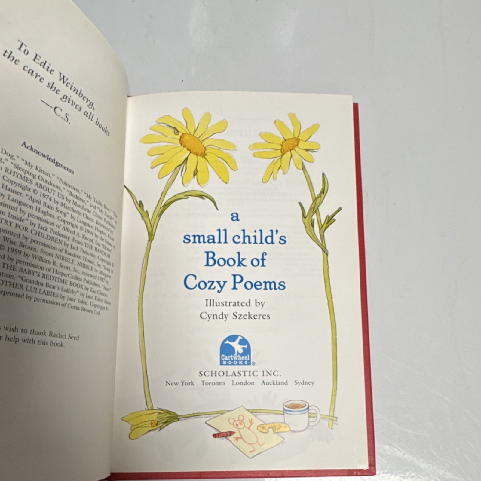 Cyndy Szekeres Cozy Poems Scholastic Inc. Hardcover Ages 4-8