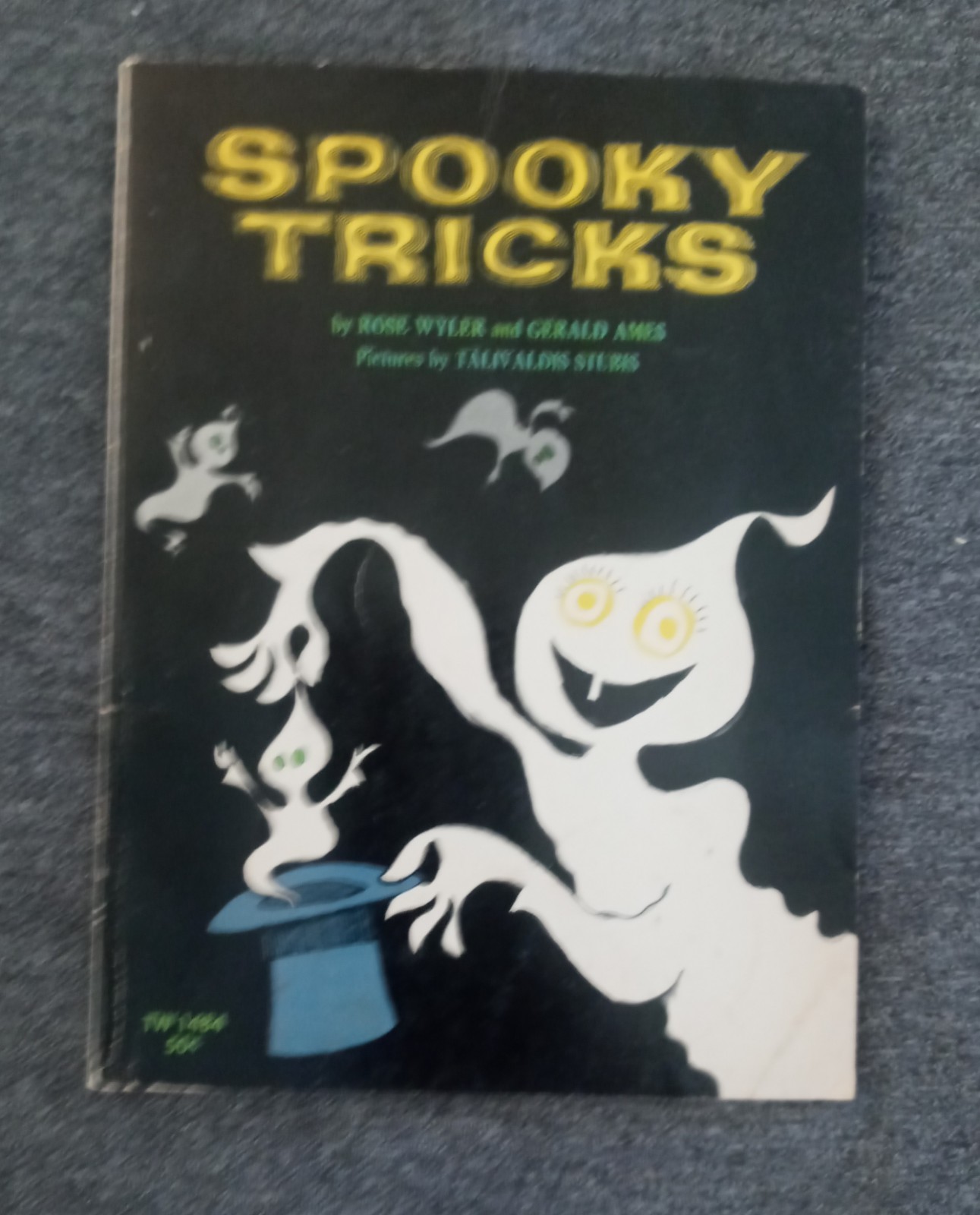 Spooky Tricks, by Rose Wyler & Gerald Ames Pics by Talivaldis Stubis Vintage PB