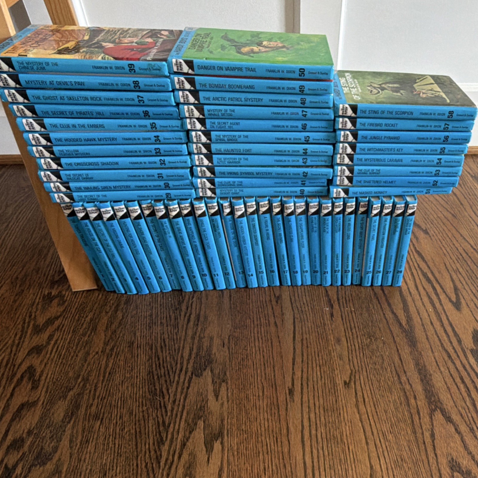 The Hardy Boys Illustrated Hardcover Mystery by Franklin W. Dixon 1-58 set