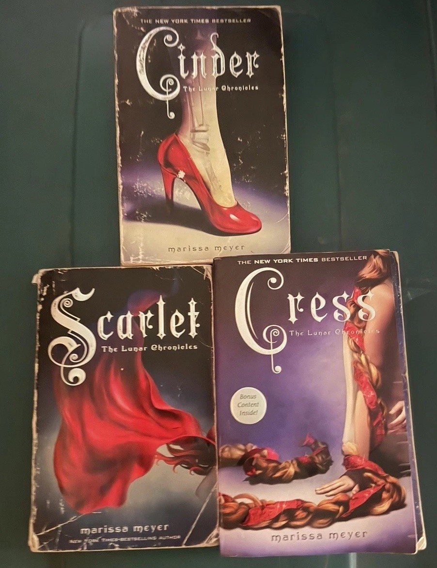 Lot of 3 Books -The Lunar Chronicles by Marissa Meyer – Cress – Scarlet – Cinder