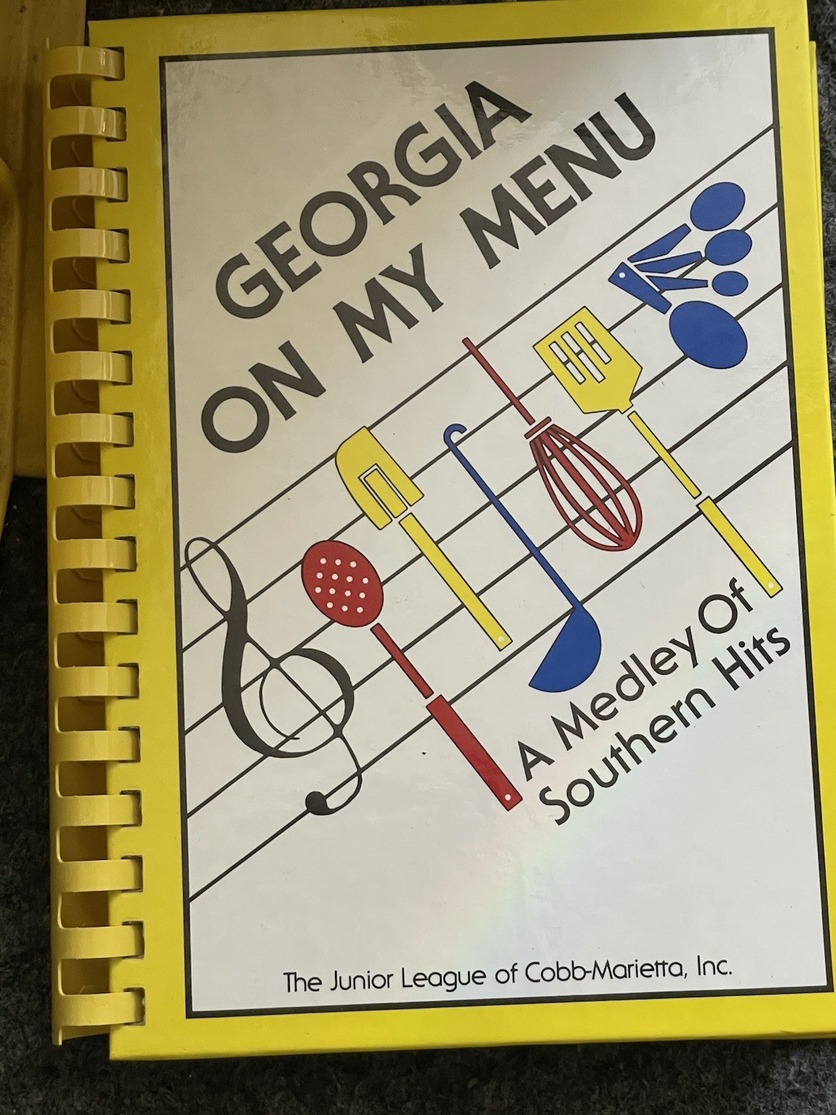 Georgia on My Menu : A Medly of Southern Hits by Junior League Staff (1988,…