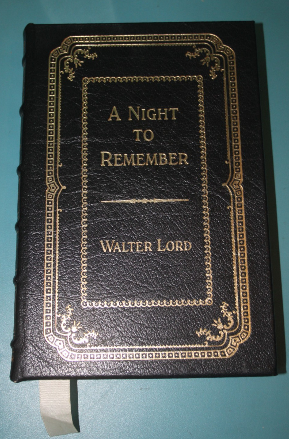 A NIGHT TO REMEMBER BY WALTER LORD COA SIGNED 632/3000 HC EASTON PRESS TITANIC
