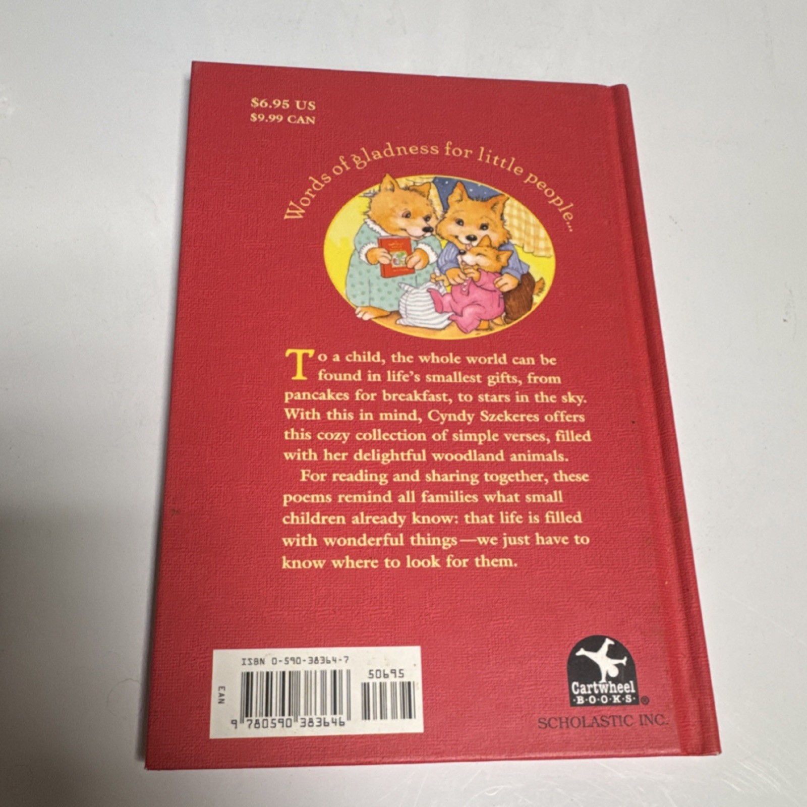 Cyndy Szekeres Cozy Poems Scholastic Inc. Hardcover Ages 4-8