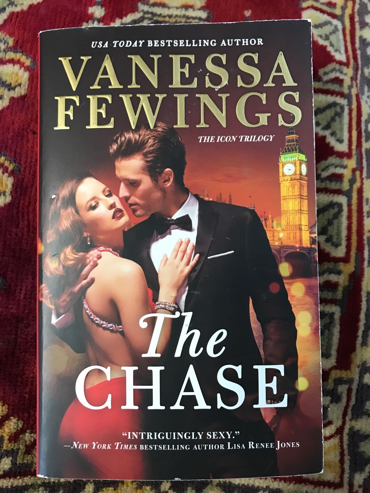 An Icon Novel Ser.: The Chase by Vanessa Fewings (2018, Mass Market)