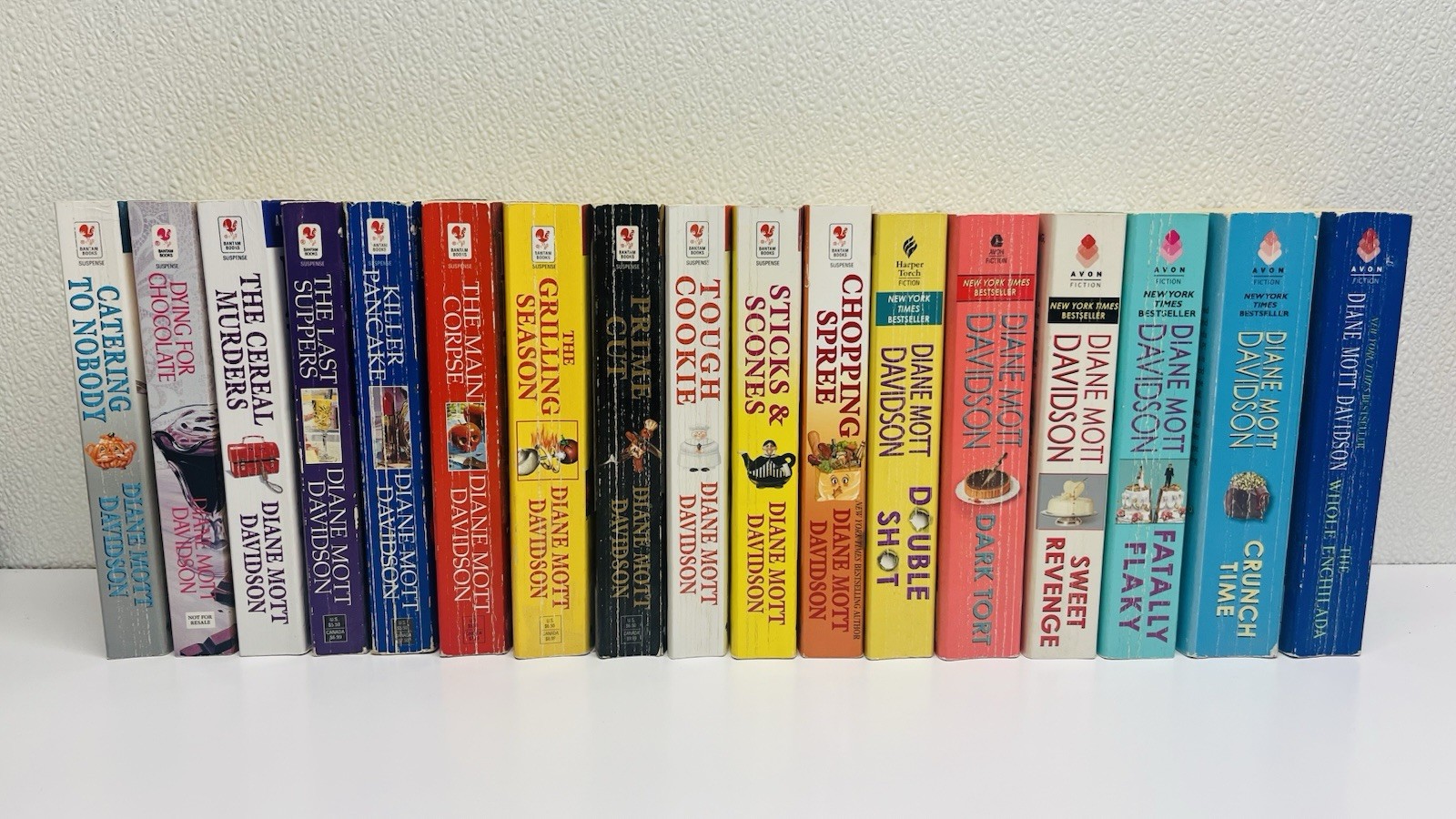 Complete Set 17 Goldy Schulz Books lot DIANE MOTT DAVIDSON Whole Enchilada 1-17