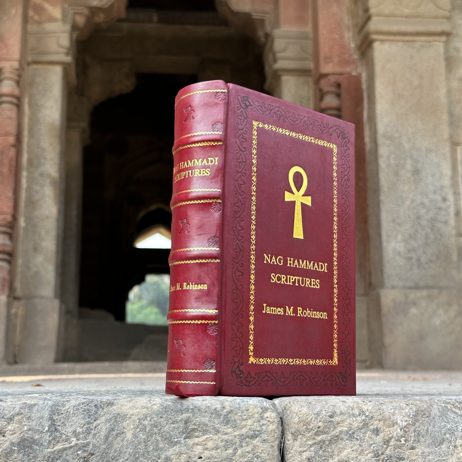 NAG HAMMADI SCRIPTURES [PREMIUM LEATHER BOUND]