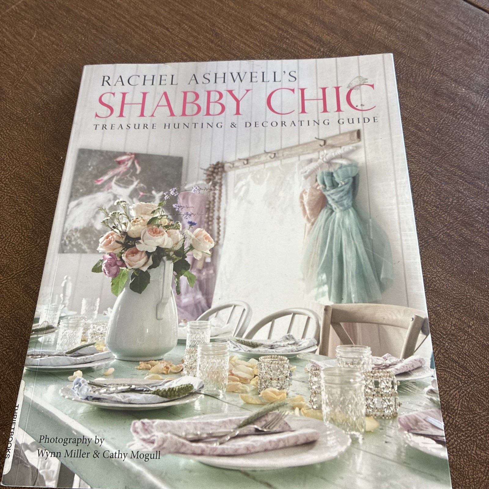 Rachel Ashwell’s Shabby Chic Treasure Hunting and Decorating Guide