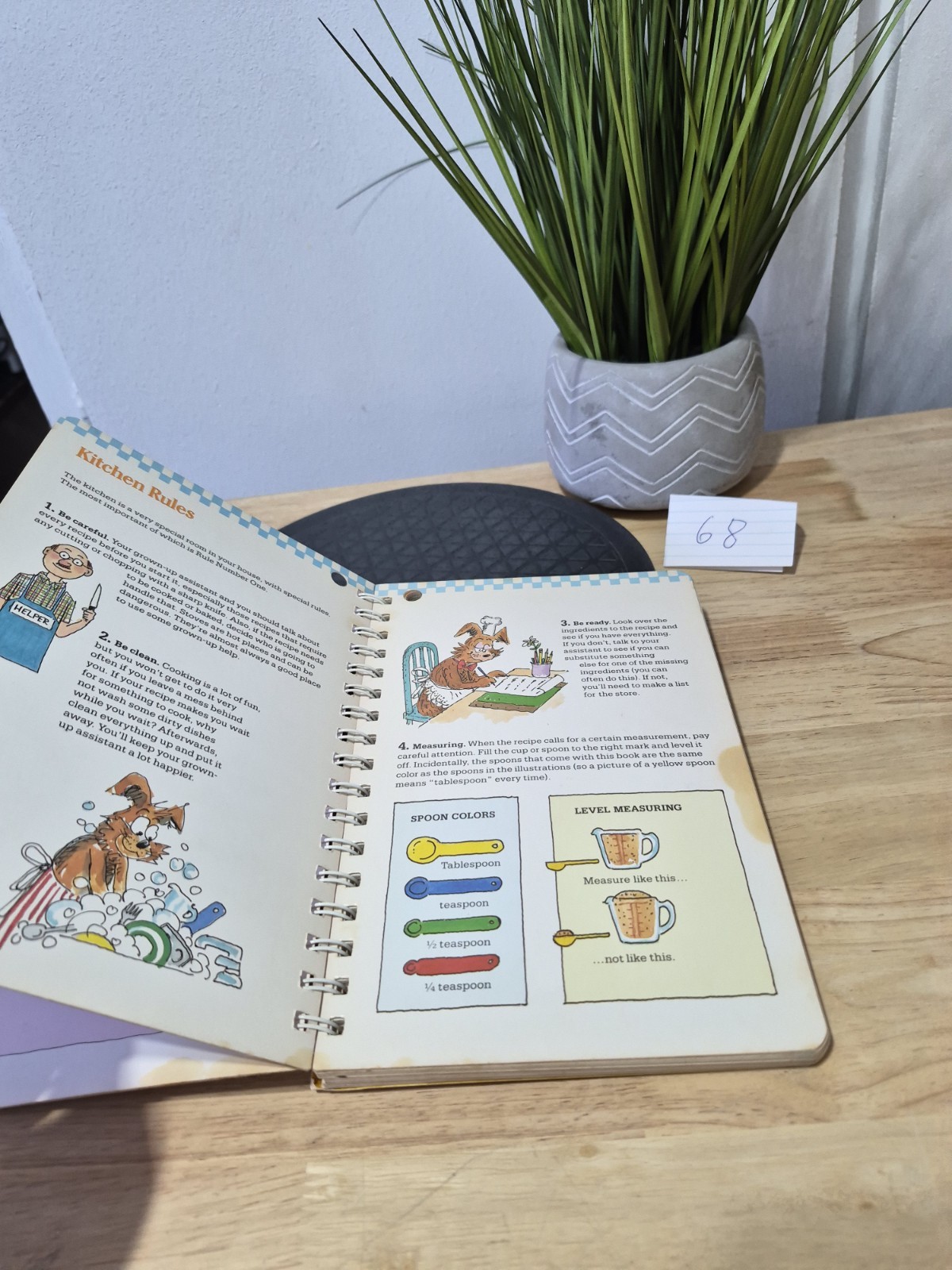 Kids Cooking : A Very Slightly Messy Manual by Klutz Editors (1987) Ringbound