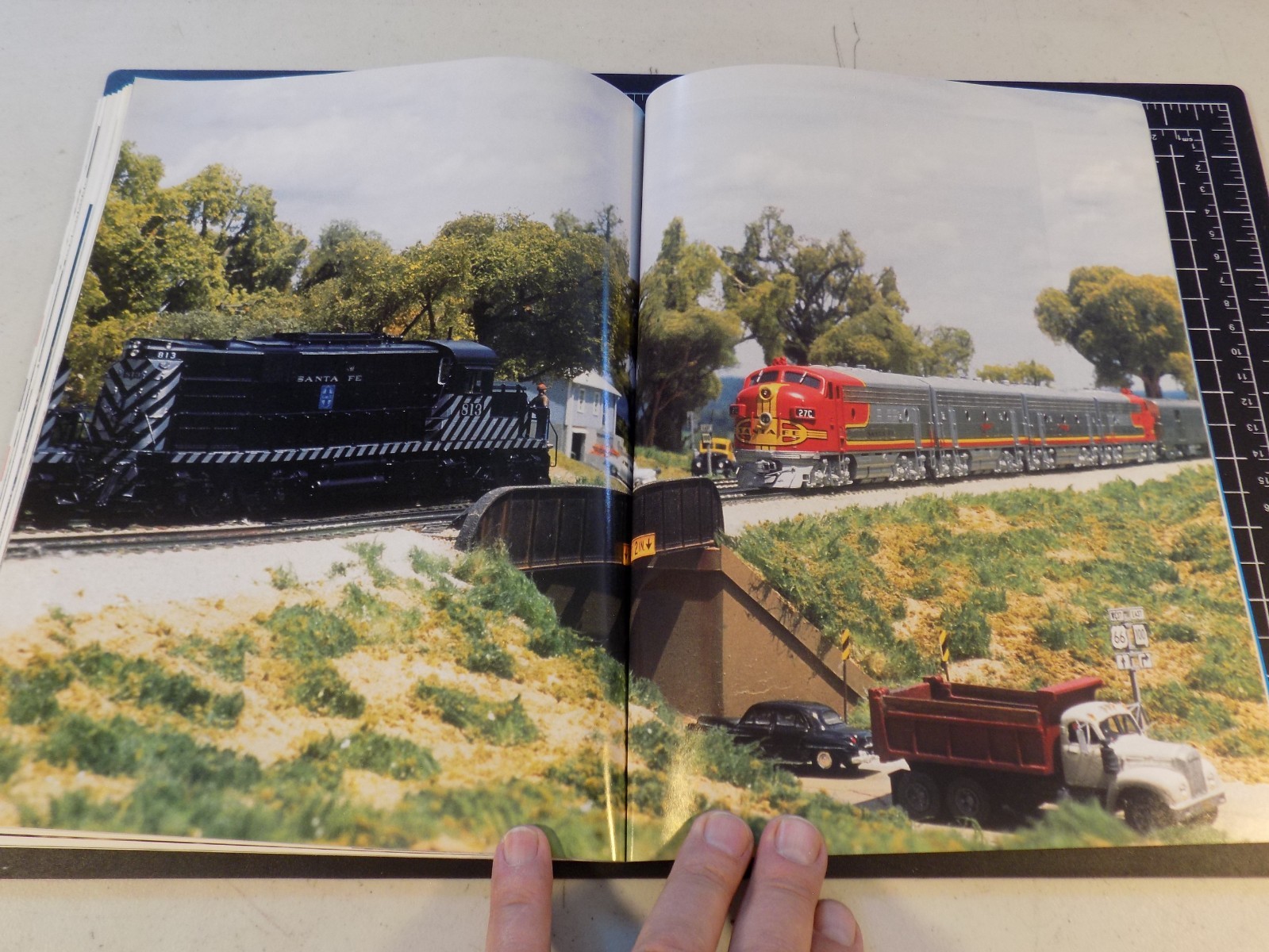 Model Railroader: Great Model Railroads, 2001, 98 pgs, annotated (071556)