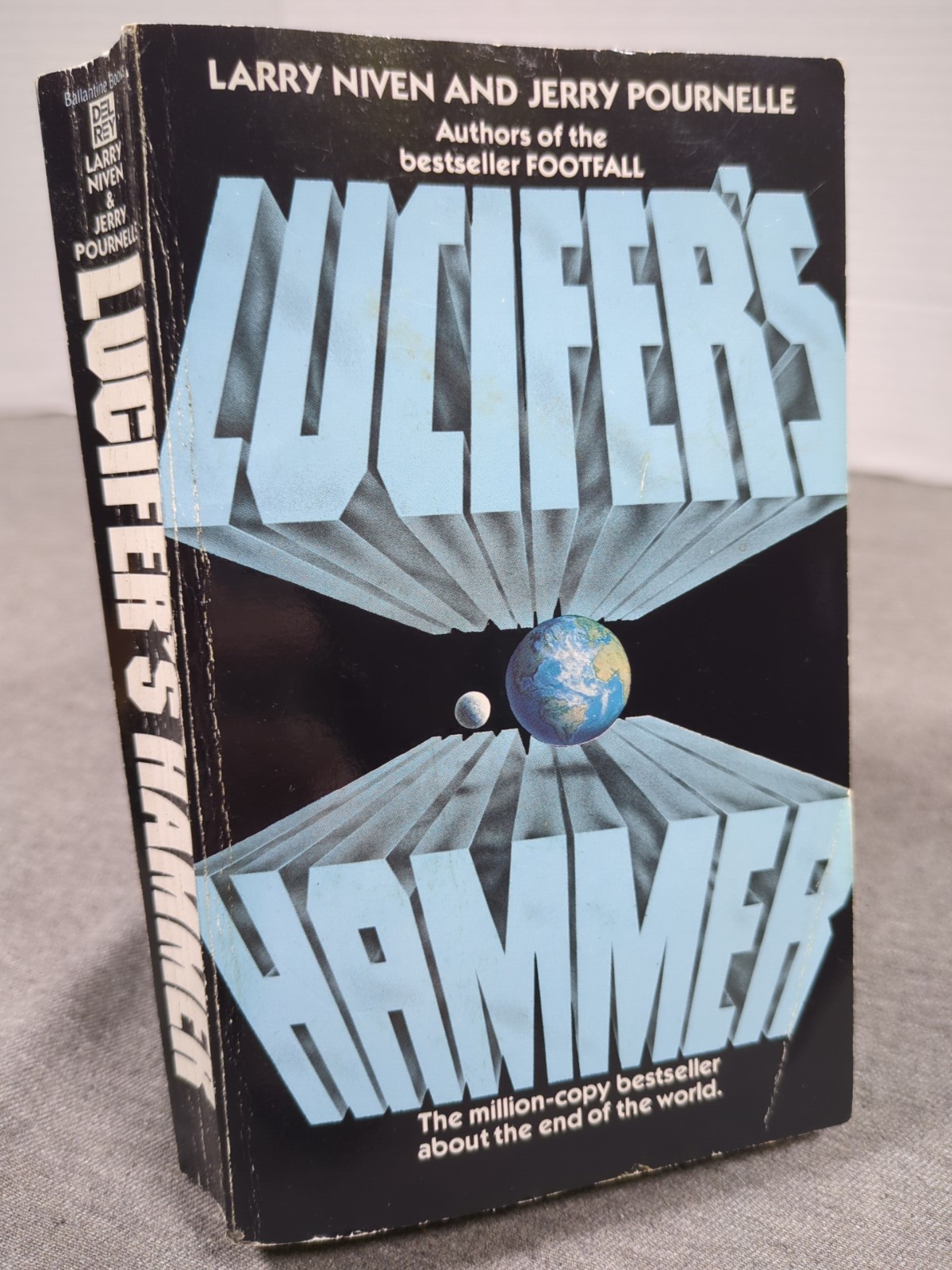 Lucifer’s Hammer Larry Niven Jerry Pournelle 1977 Del Rey Mass Market Paperback