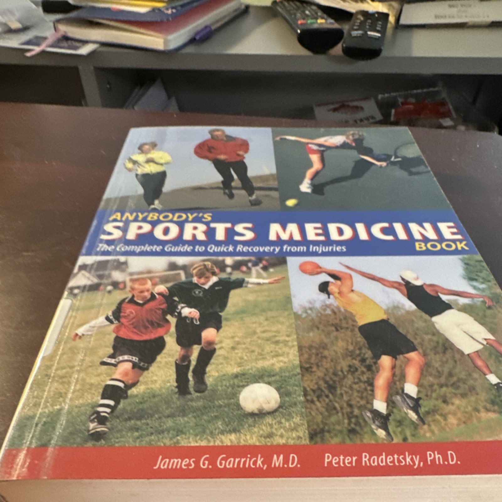 Ten Speed Press Anybody’s Sports Medicine Book Garrick Radetsky 2004 Hardcover