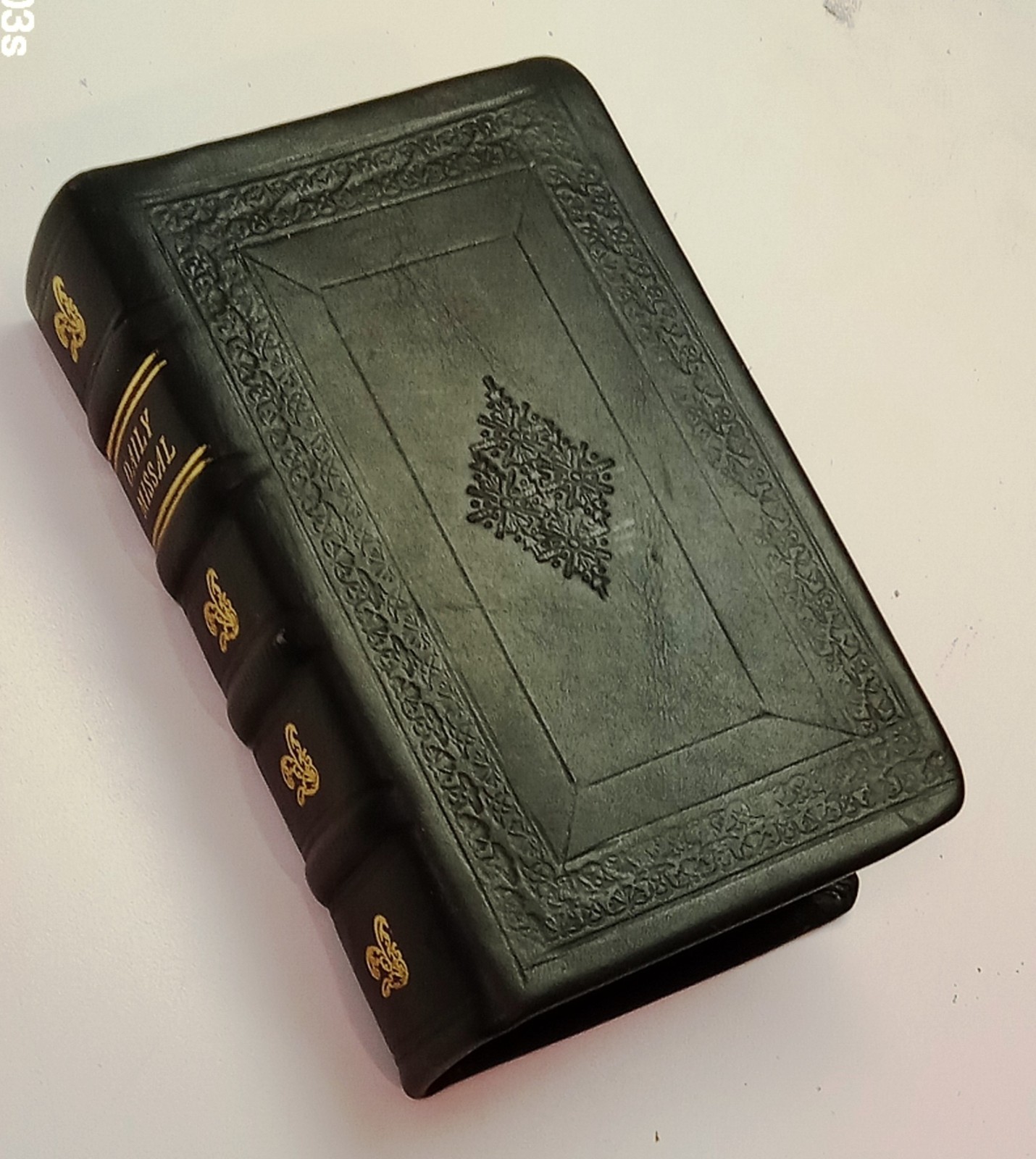 ANTIQUE CATHOLIC LATIN ENGLISH MISSAL; FINE BINDING; TLM BRIGHT GILT; CA.. 1961