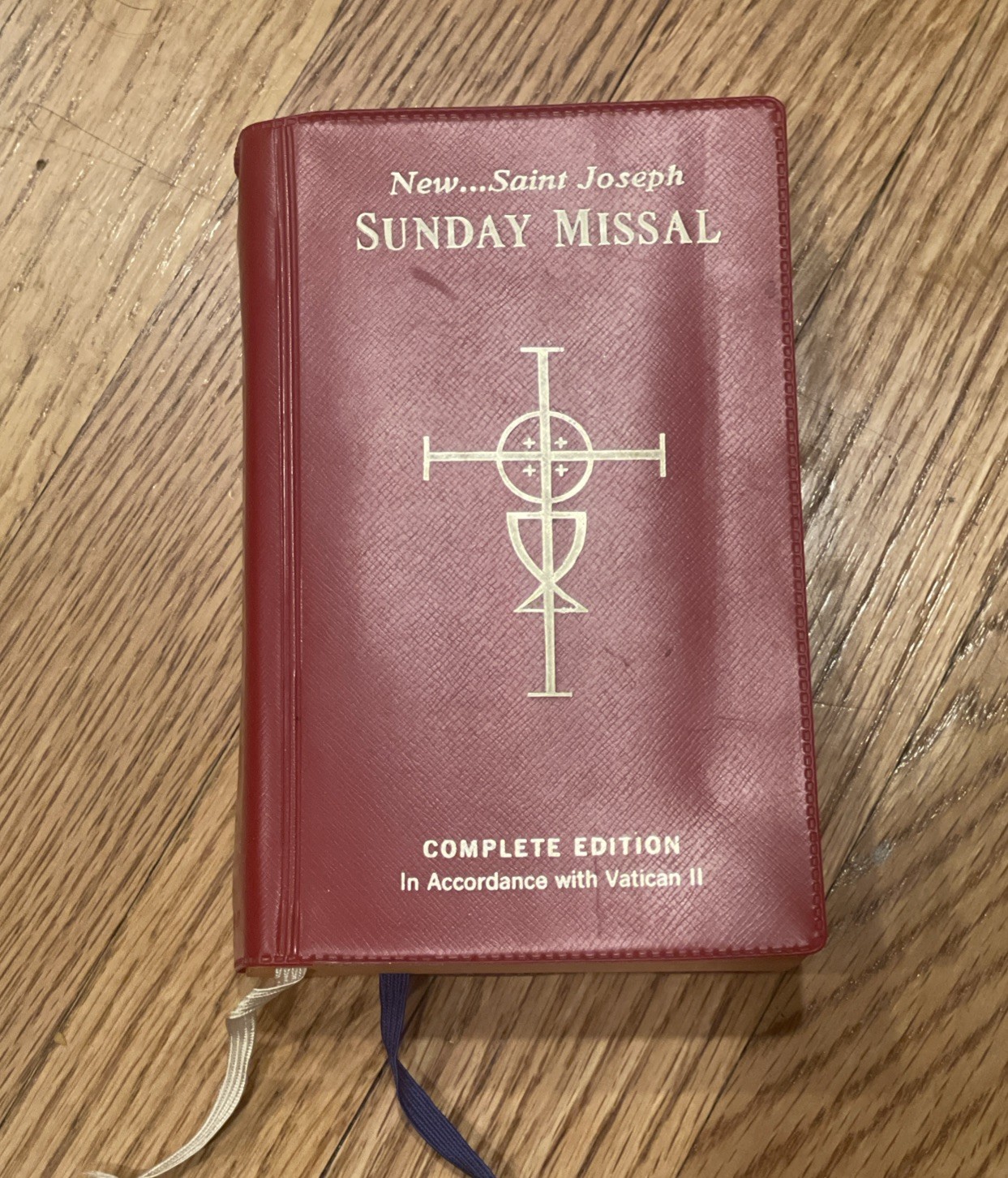 1974 New Saint Joseph Sunday Missal Complete Ed Vatican II Book Red Liturgy