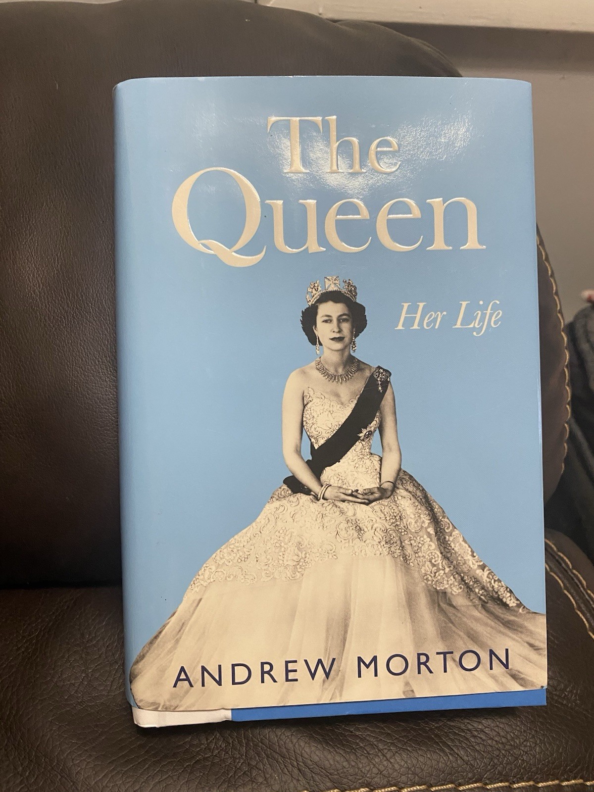 The Queen: Her Life – Hardcover By Morton, Andrew – VERY GOOD