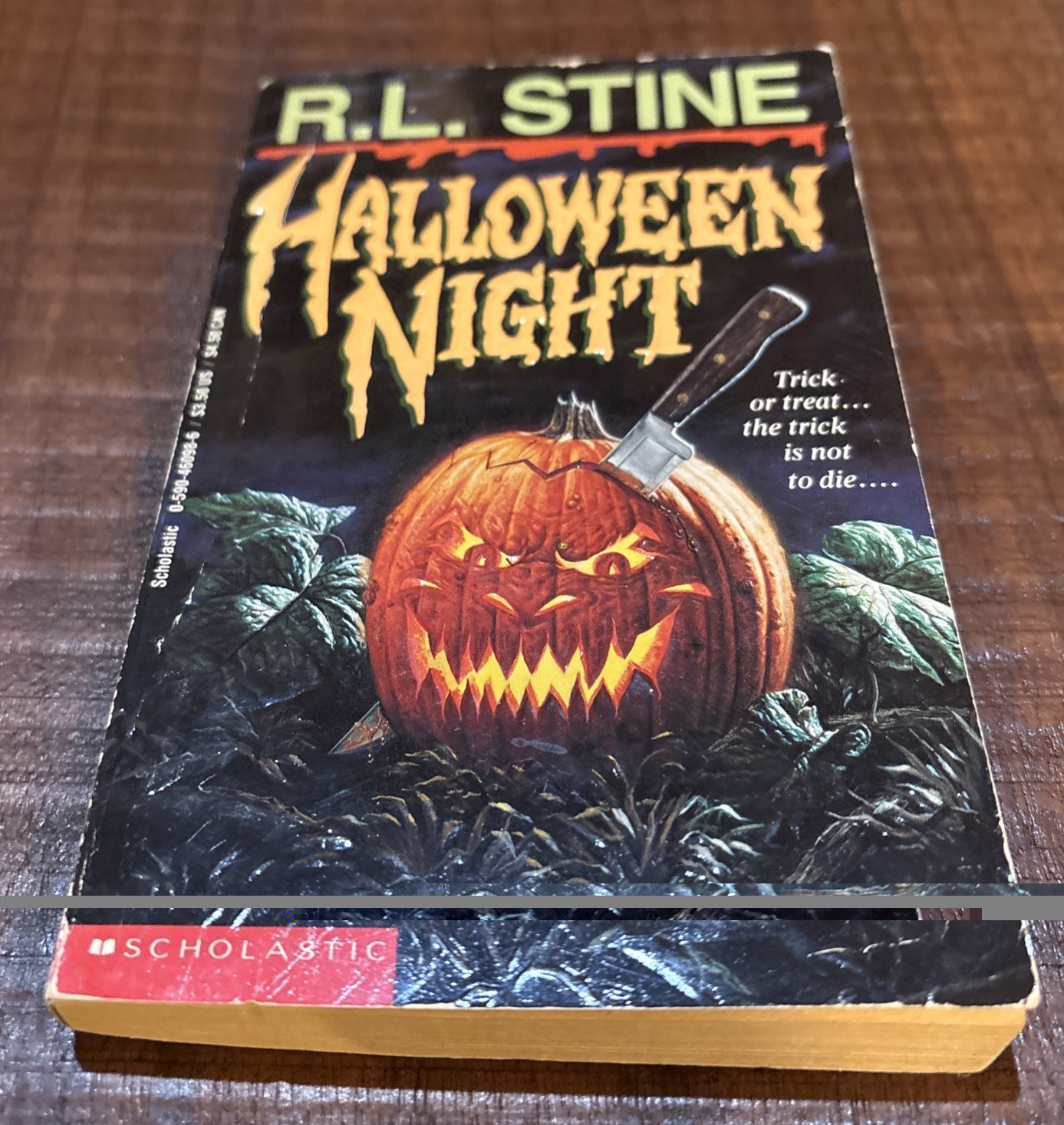 Halloween Night by R.L Stine Vintage YA Horror Paperback 1993 Trick Or Treat