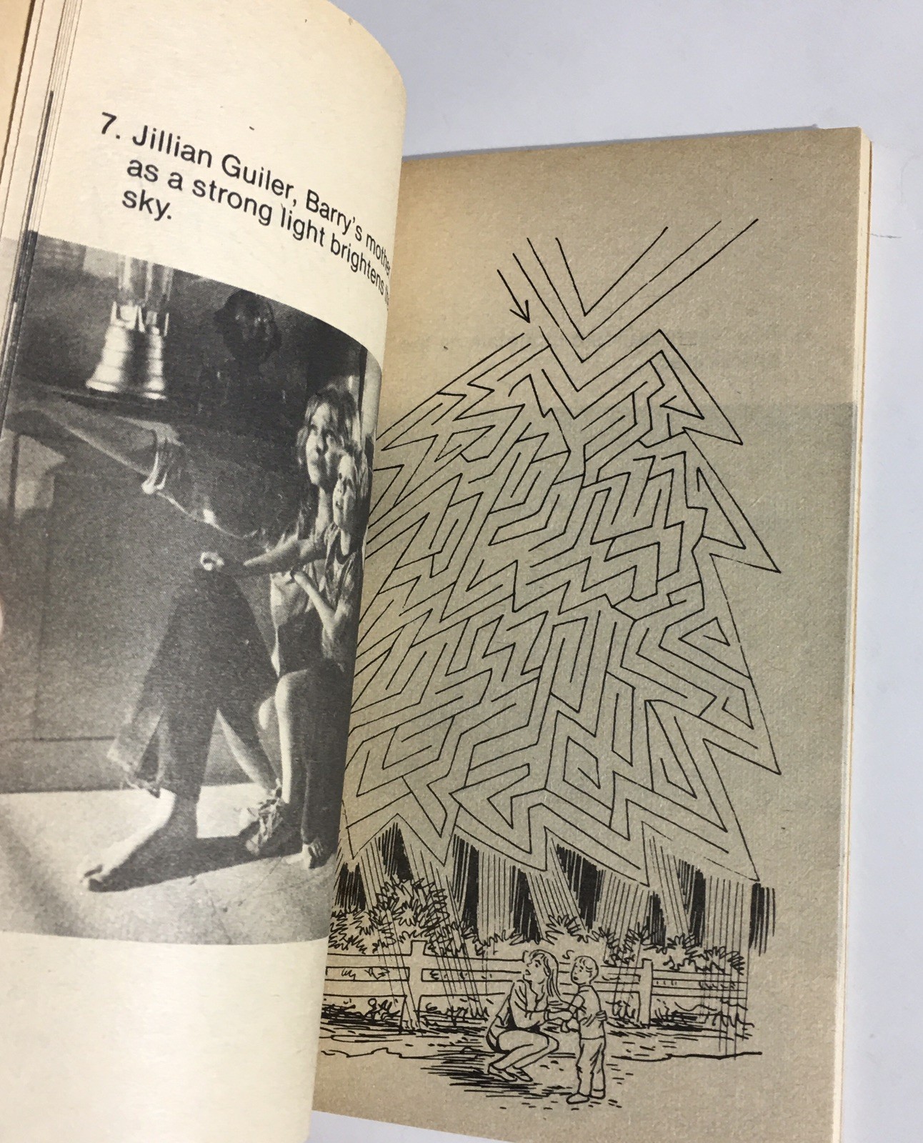 Close Encounters Of The Third Kind Mazes Paperback Tie In Book VTG 1978 UNUSED
