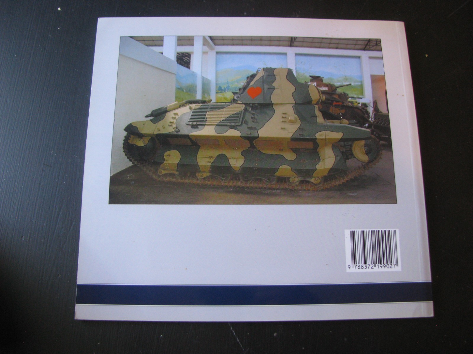 WYDAWNICTWO MILITARIA IN DETAIL FRENCH TANKS VOL. I IN POLISH & ENGLISH VG/NN