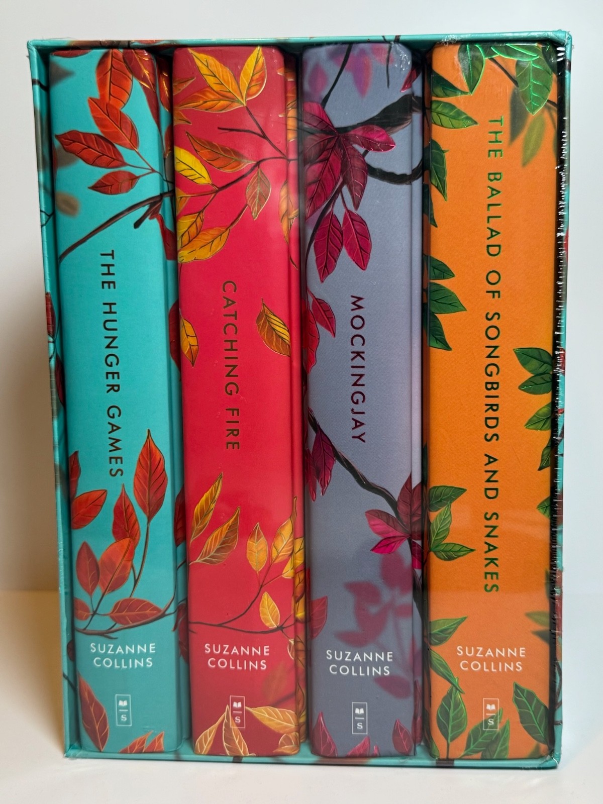 Hunger Games Deluxe 4 Book Hardcover Box Set UK Edition Suzanne Collins NEW