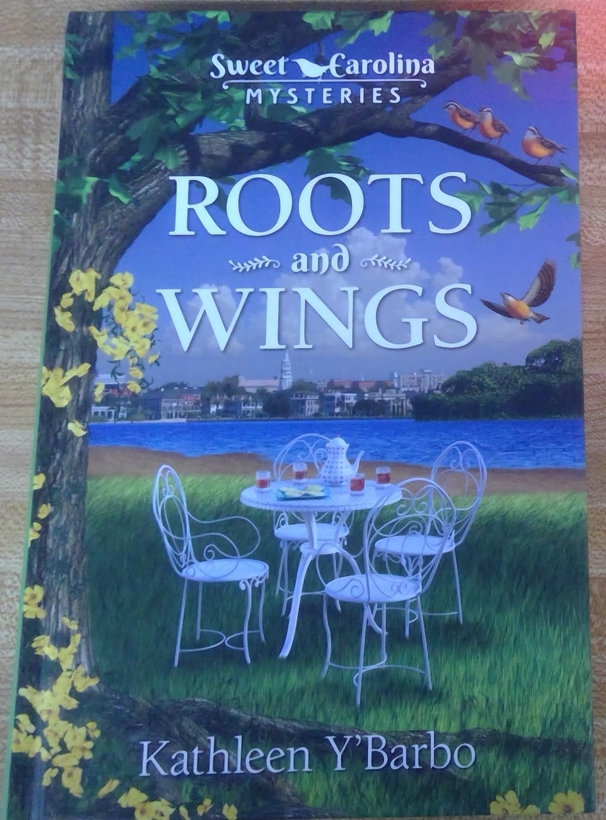 Roots and Wings – Sweet Carolina Mysteries – Guideposts