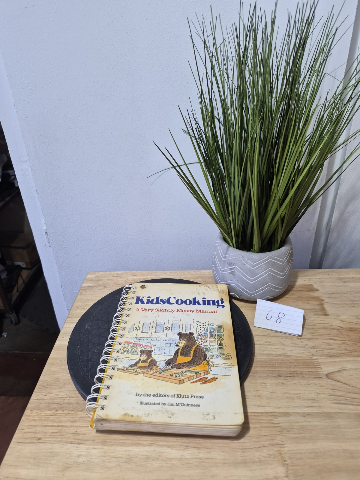 Kids Cooking : A Very Slightly Messy Manual by Klutz Editors (1987) Ringbound