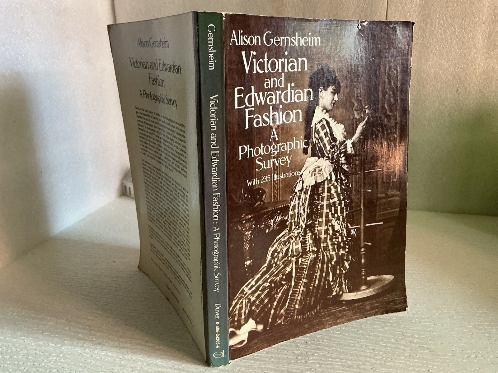 Victorian and Edwardian Fashion: A Photographic Survey By Alison Gernsheim PB