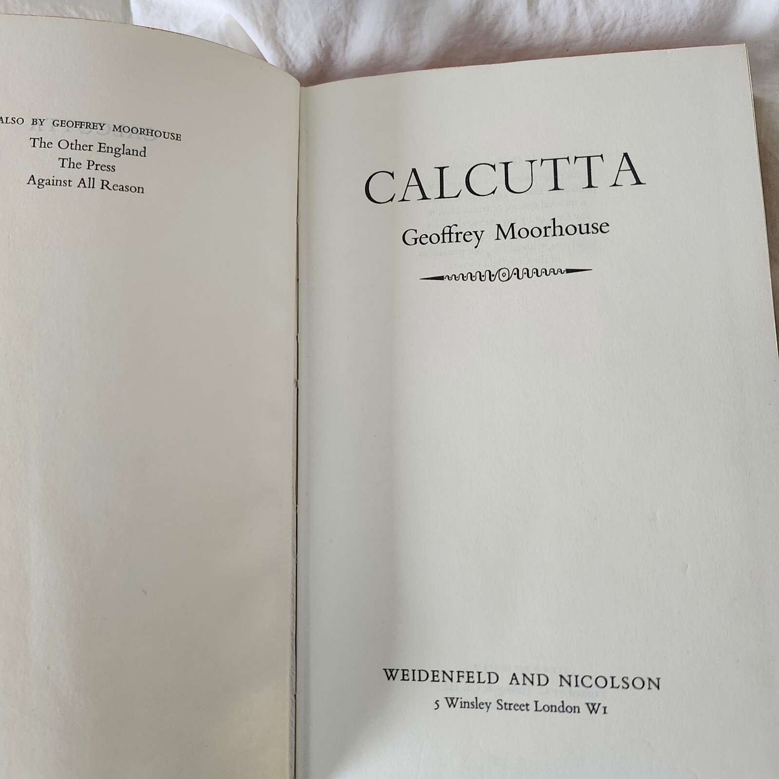 CALCUTTA by Geoffrey Moorhouse 1971 HB Book no DJ, Weidenfeld and Nicolson