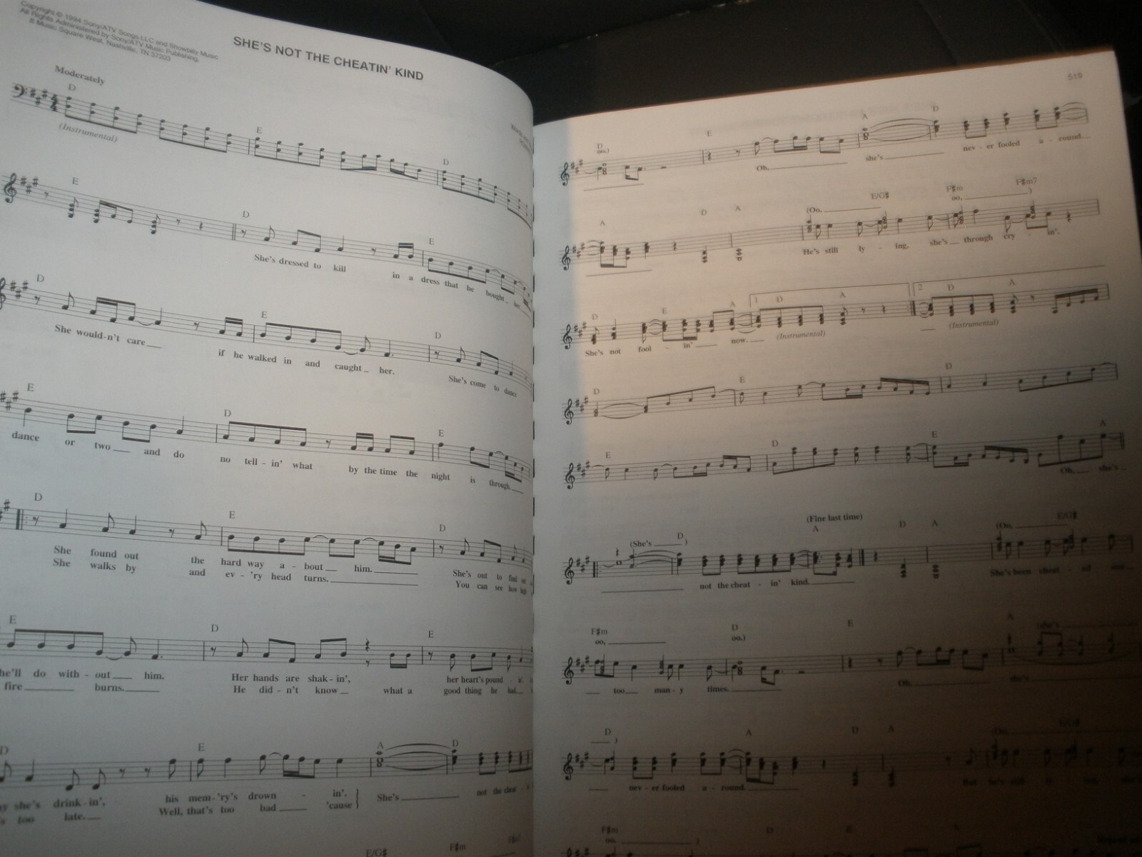 Fake Bks.: The Ultimate Country Fake Book : C Instruments by Hal Leonard (M12)