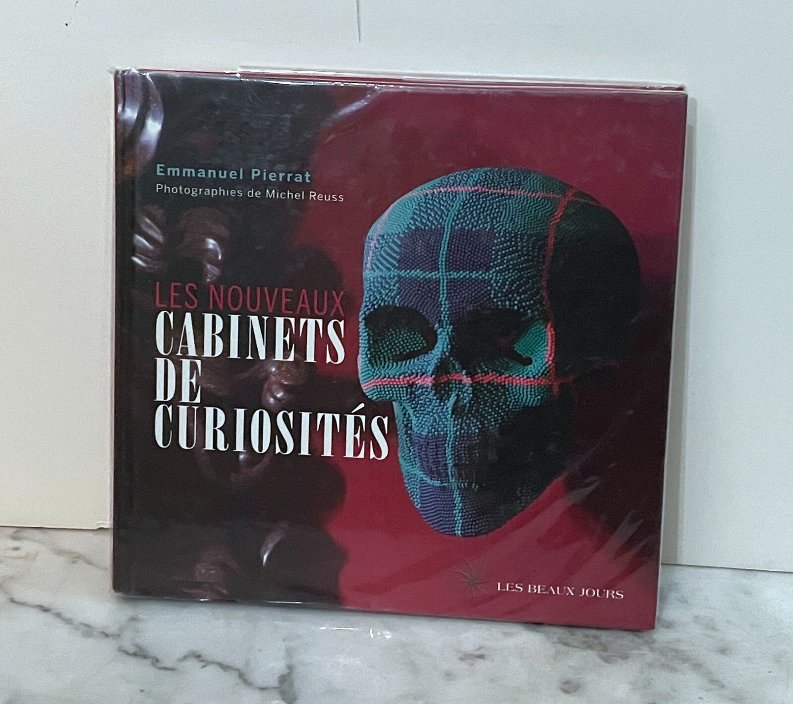 LES NOUVEAUX CABINETS DES CURIOSITÉS – BY EMMANUEL PIERRAT – 2011 – HARDCOVER