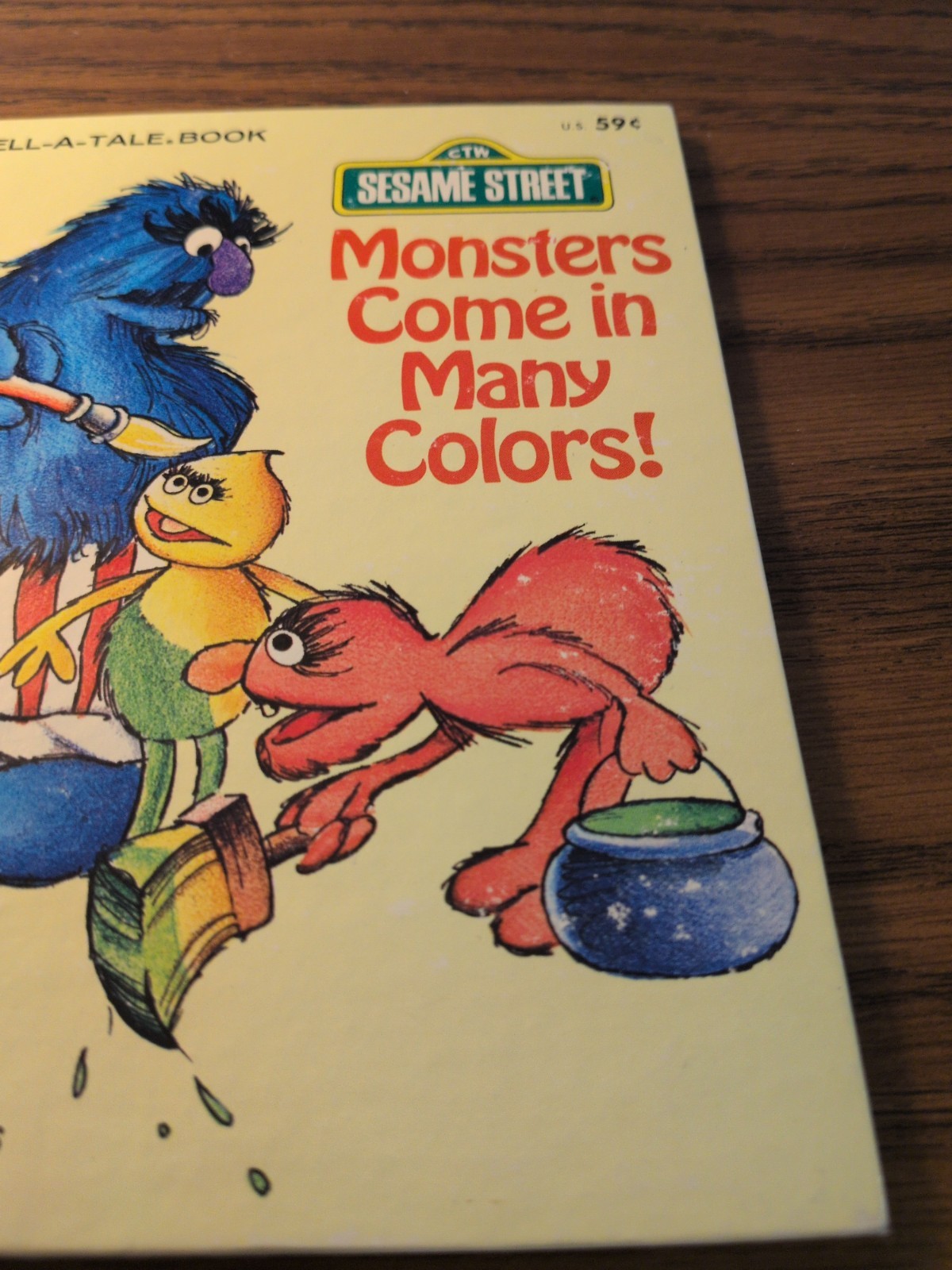 Monsters Come In Many Colors Sesame Street A Tell-A-Tale Book Whitman 1980