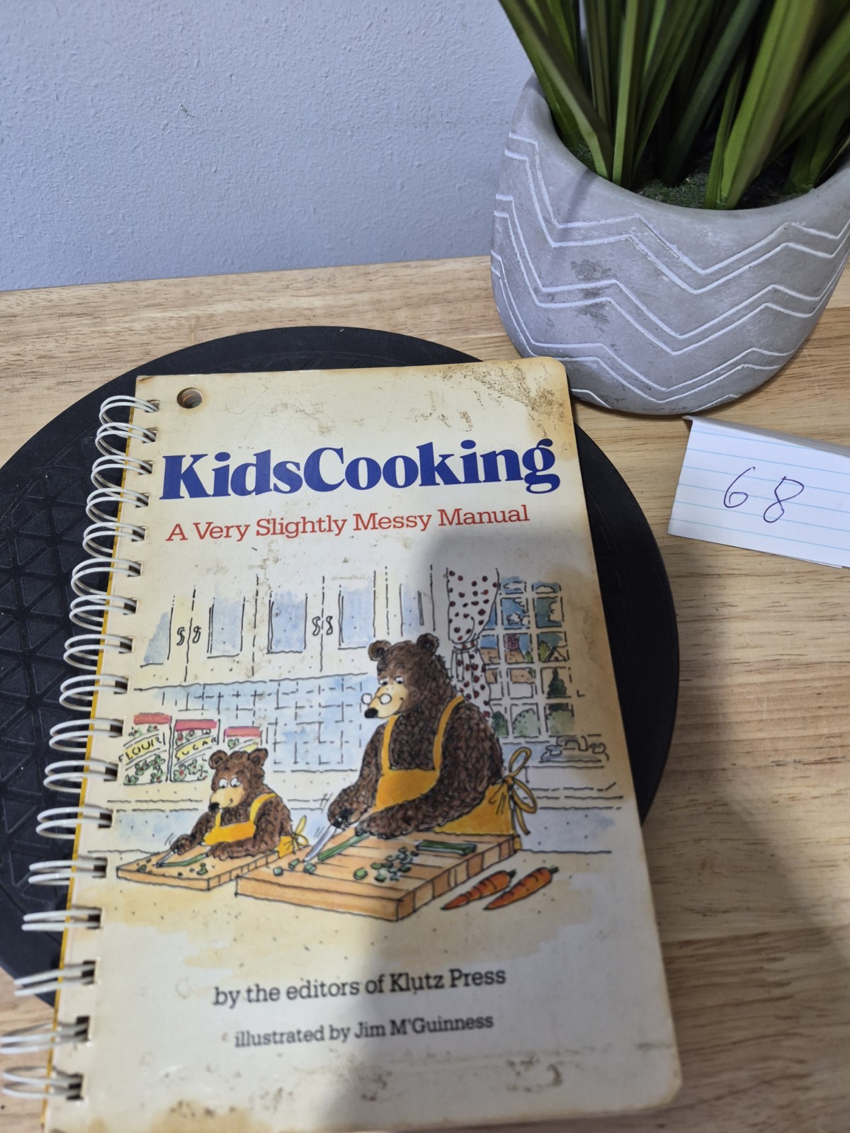 Kids Cooking : A Very Slightly Messy Manual by Klutz Editors (1987) Ringbound