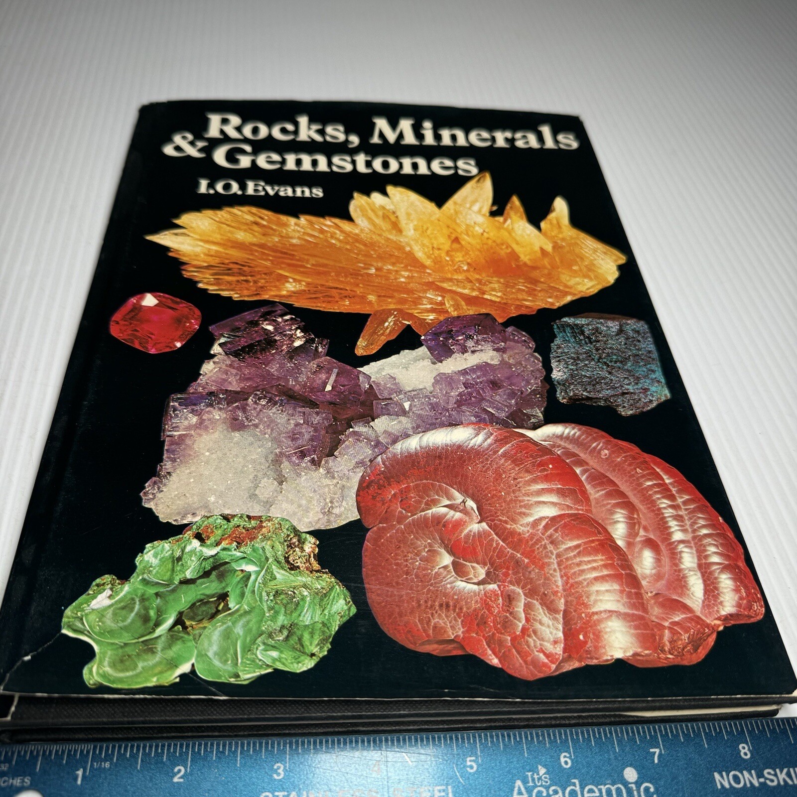 Rocks Minerals and Gemstones 1972 Hardcover Book Evans I.O. ISBN 0600375374
