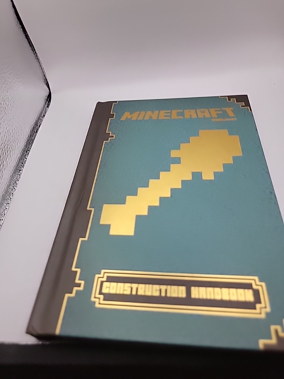 Minecraft: Construction Handbook (Updated Edition) : An Official Mojang Book by