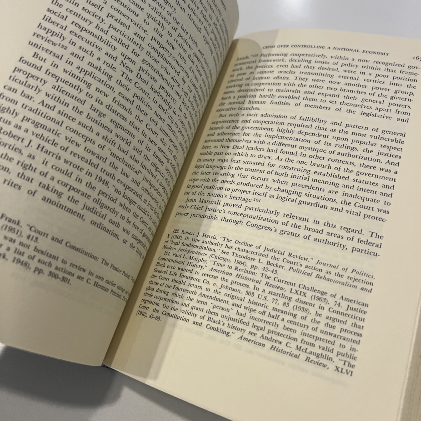 The Constitution in Crisis Times 1918-1969 (The New American Nation – GOOD