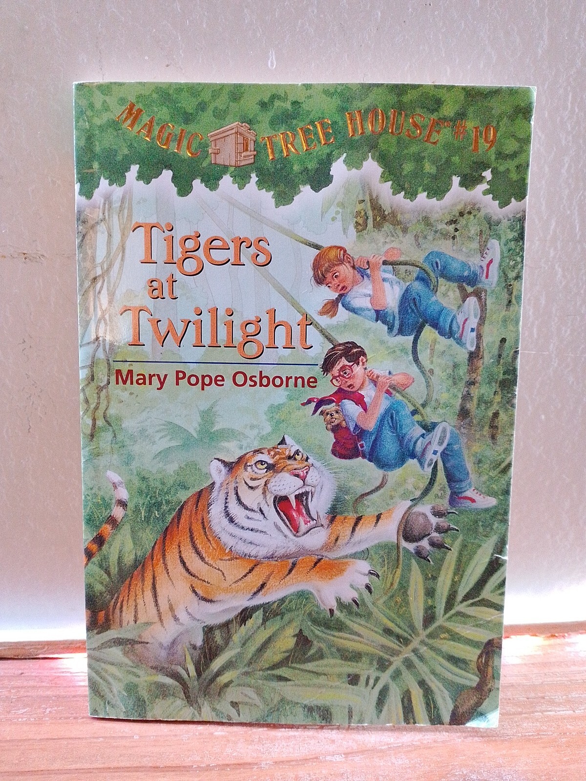 Tigers at Twilight (Magic Tree House, No. 19) – Paperback