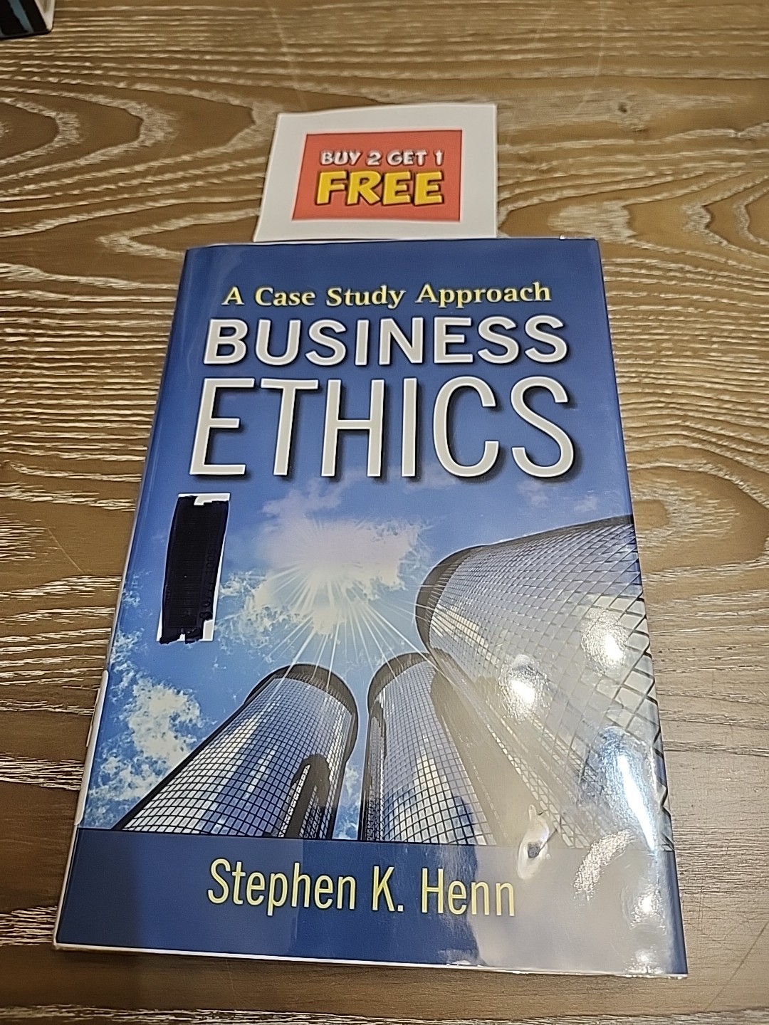 Business Ethics: A Case Study Approach – Hardcover – VERY GOOD