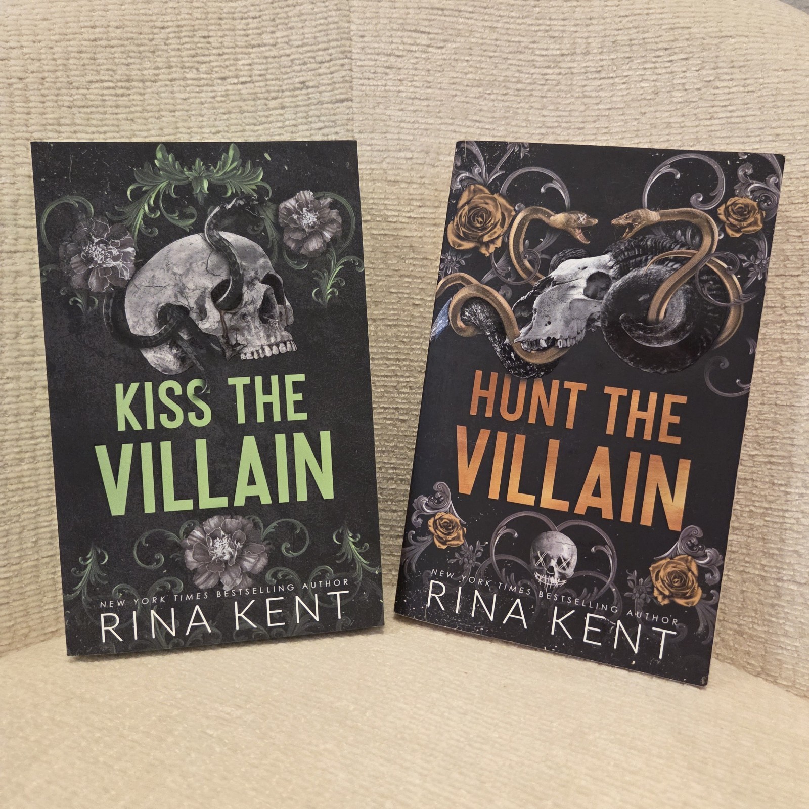 Kiss The Villian & Hunt The Villian By Rina Kent Deluxe Editions