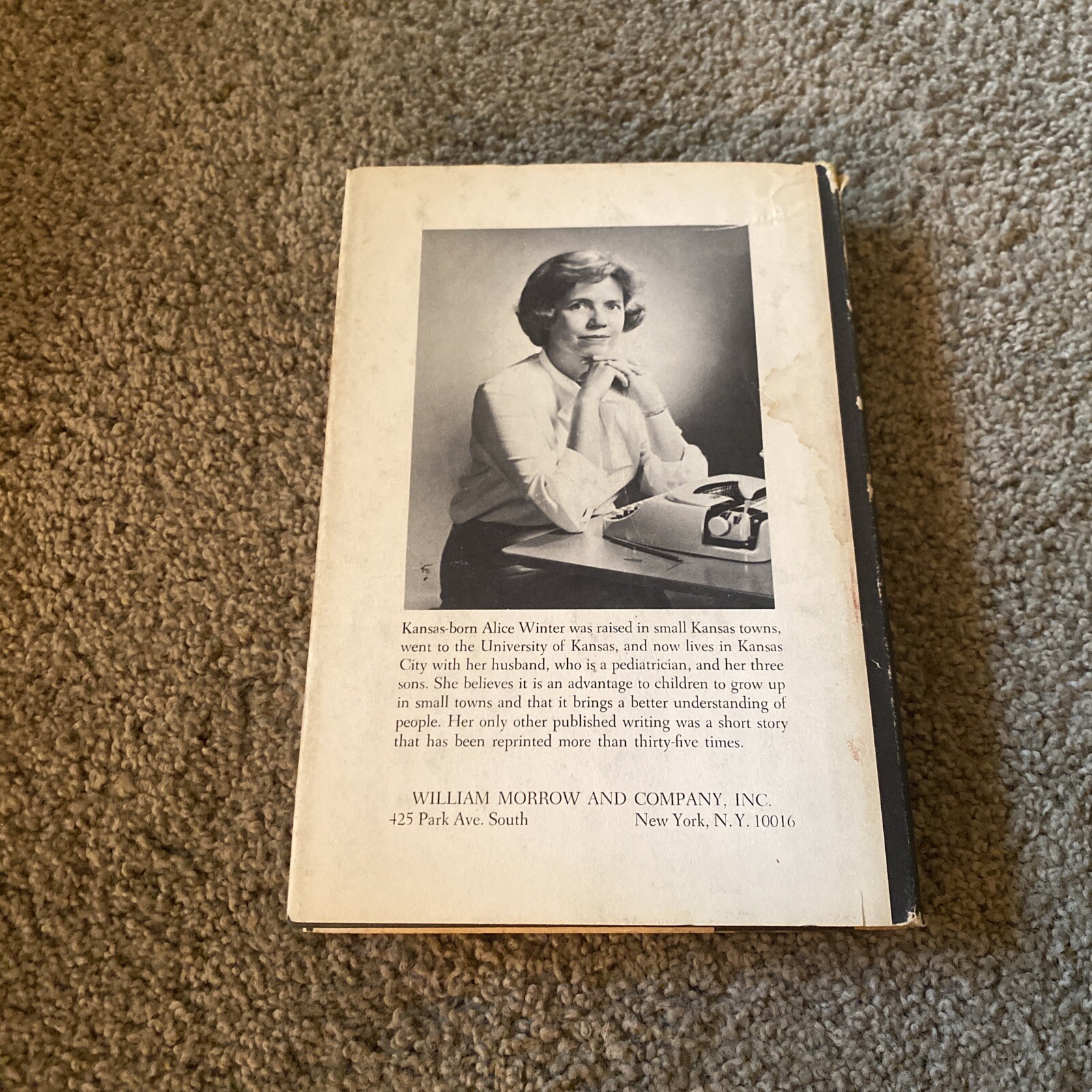 The Velvet Bubble [Hardcover] Alice Winter 1965 Dust Jacket Signed Autographed