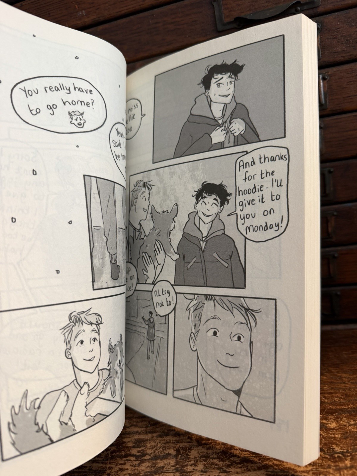 Lot 6 Heartstopper Books: Volume 1-5, Nick Charlie YA Graphic Novel LGBTQIA+ NM+